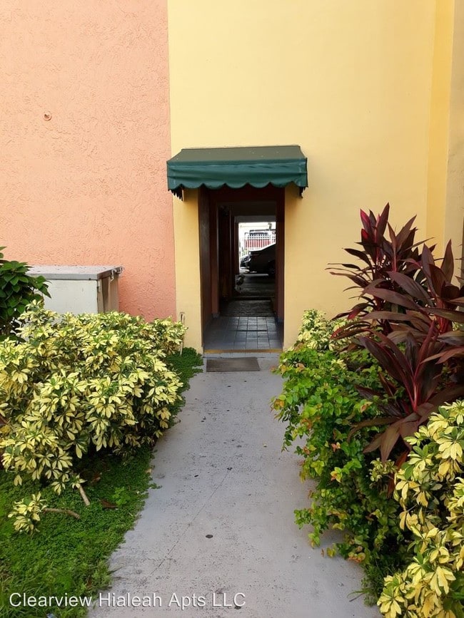 1305 W 26th Pl, Hialeah, FL 33010 Room for Rent in Hialeah, FL