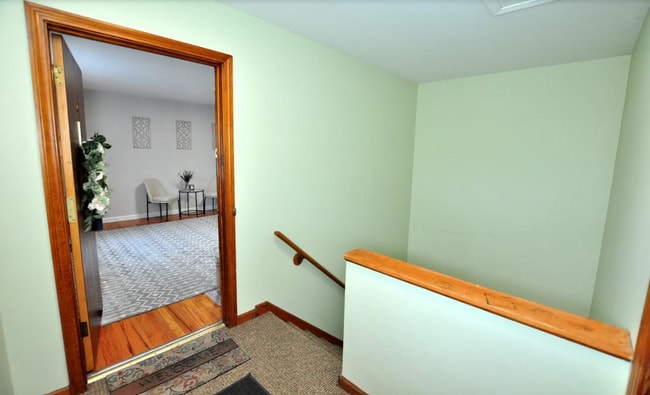 Building Photo - 5 Tunxis Pl