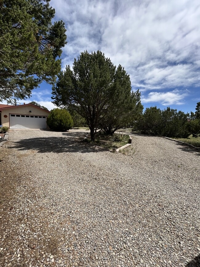 Building Photo - 1 Autumnwood Ct