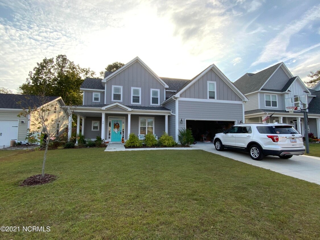 34 E Cloverfield Ln, Hampstead, NC 28443 House Rental in Hampstead