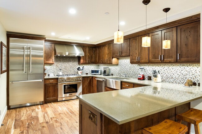 Foto del edificio - 611 S W End St