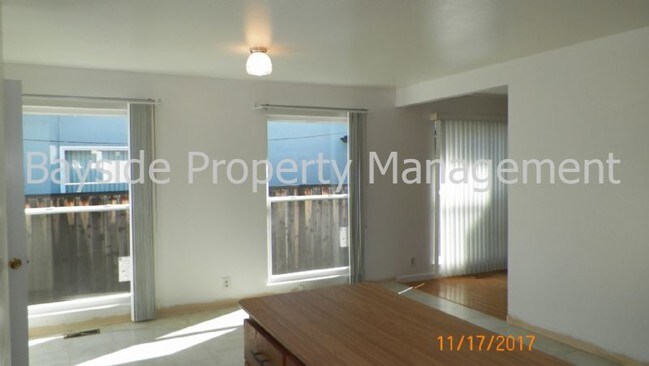 Building Photo - 481 Calle De La Mesa
