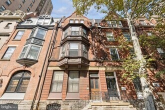 Building Photo - 2019 Locust St