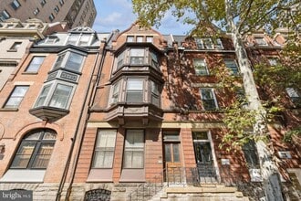 Building Photo - 2019 Locust St