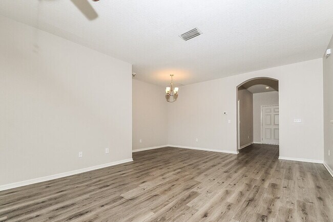 Foto del edificio - 748 Star Pointe Dr