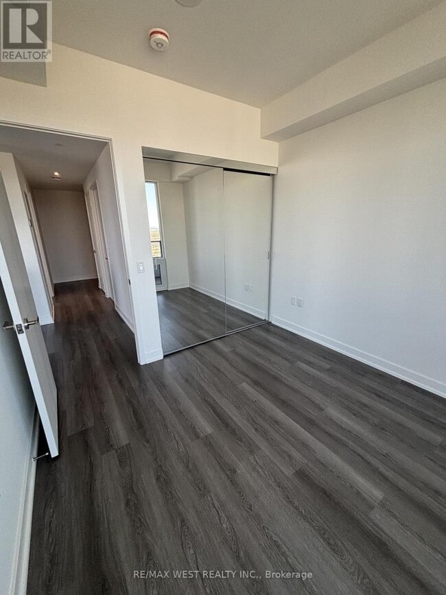 Photo du bâtiment - 448 Burnhamthorpe Rd W