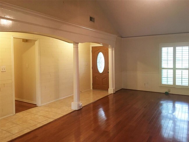 Building Photo - 18814 N Roselake Dr