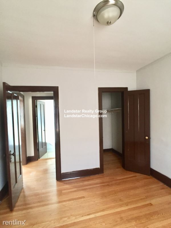 Foto del edificio - 1 br, 1 bath Apartment - 4205 W Fullerton Ave