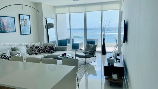 Foto del edificio - 2020 N Bayshore Dr