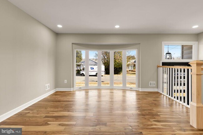 Foto del edificio - 8730 Ewing Dr