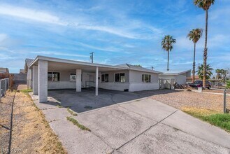 Building Photo - 1501 N Tonopah Dr