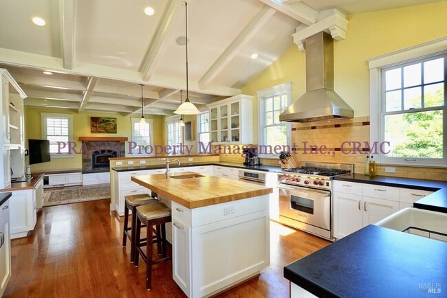 Foto del edificio - 422 Live Oak Dr