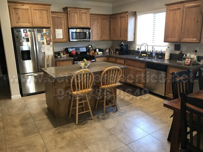 Foto del edificio - Gated Single Story, 2 Bedroom 2 Ba, Covere...