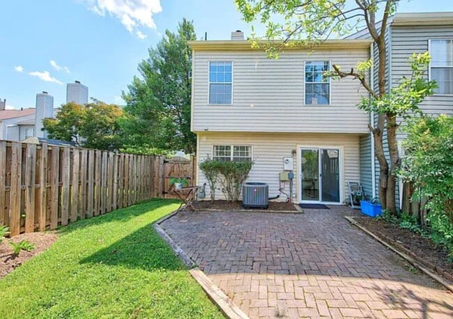 Building Photo - 6576 Medinah Ln