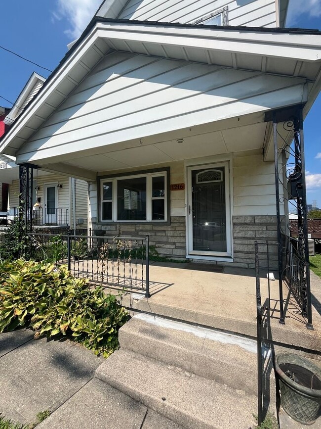 Foto del edificio - Three Bed, Two Bath with 2 Car Garage in N...