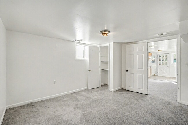 Foto del edificio - 6120 Otis St