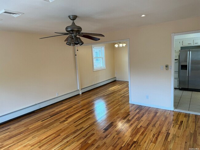 Foto del edificio - 52-46 Little Neck Pkwy