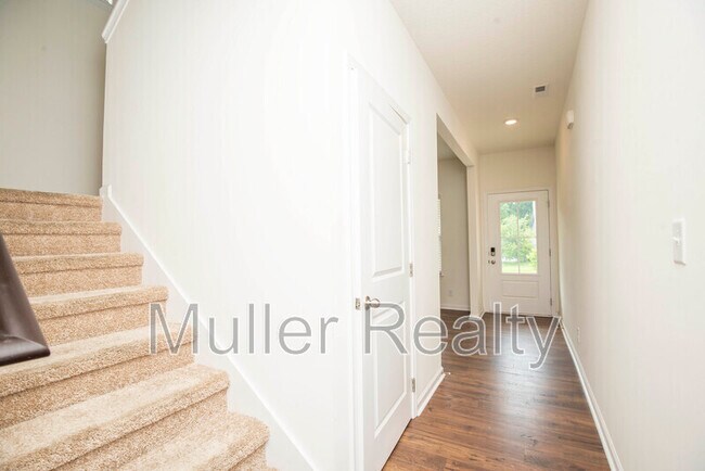 Building Photo - 173 Ash Ave