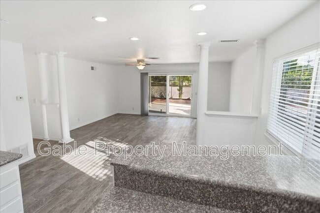 Foto del edificio - 22080 Alamogordo Rd