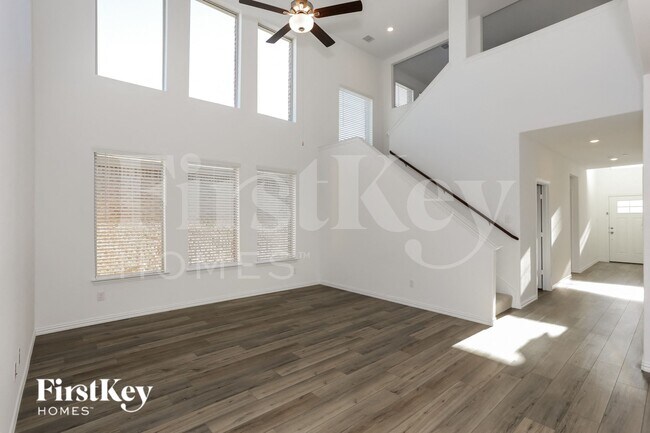 Building Photo - 10049 Elkhorn Dr