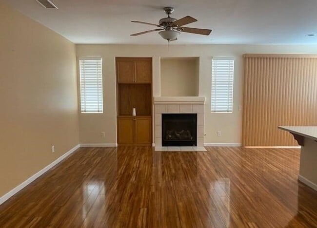 Foto del edificio - CLEAN ~ TURNKEY ~ SINGLE STORY ~ 4 BEDROOM / 2 BATH