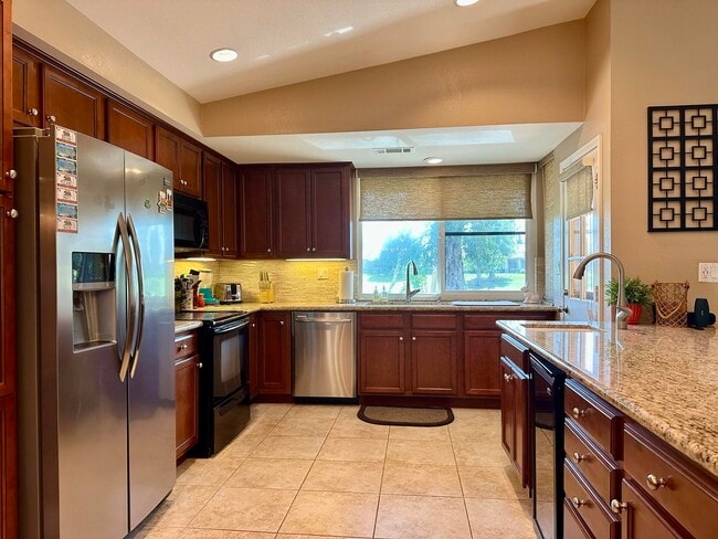 Building Photo - 256 Serena Dr