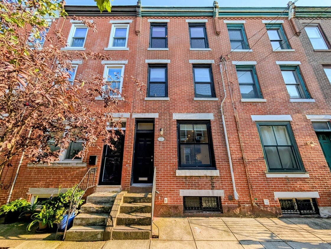 Primary Photo - 1118 Titan St