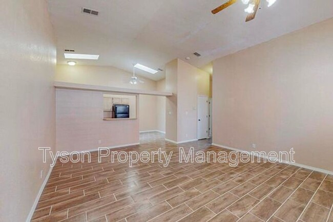 Building Photo - 7909 Cockatoo Ln NE
