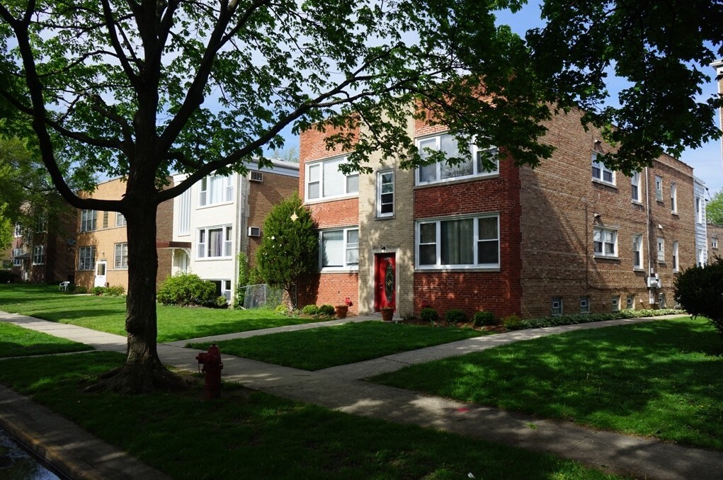 Building Photo - 9033 Lamon Ave