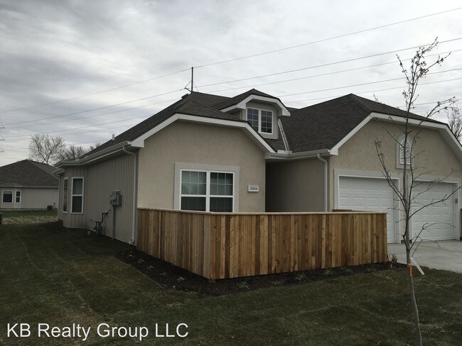 Foto del edificio - 20604-20606 East 12th Terrace Ct S