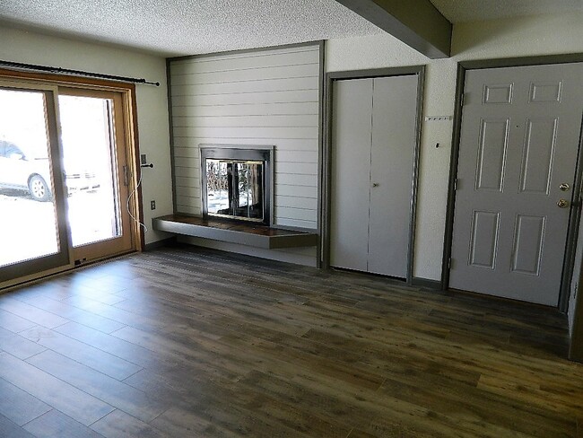 Foto del edificio - 559 Rainbow Vlg