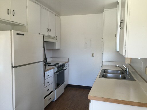 Building Photo - 905 Castlewood Dr