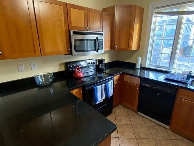 Primary Photo - 27R Albion St