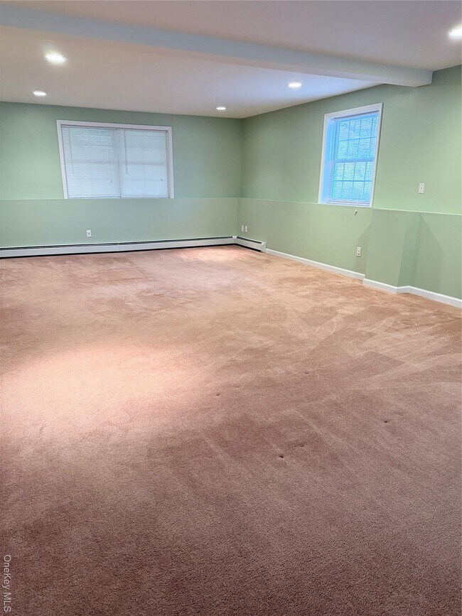 Building Photo - 1043 Roosa Gap Rd