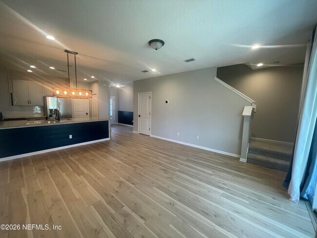 Foto del edificio - 61 Pinebury Ln