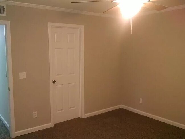 Building Photo - 140 Westfield Dr