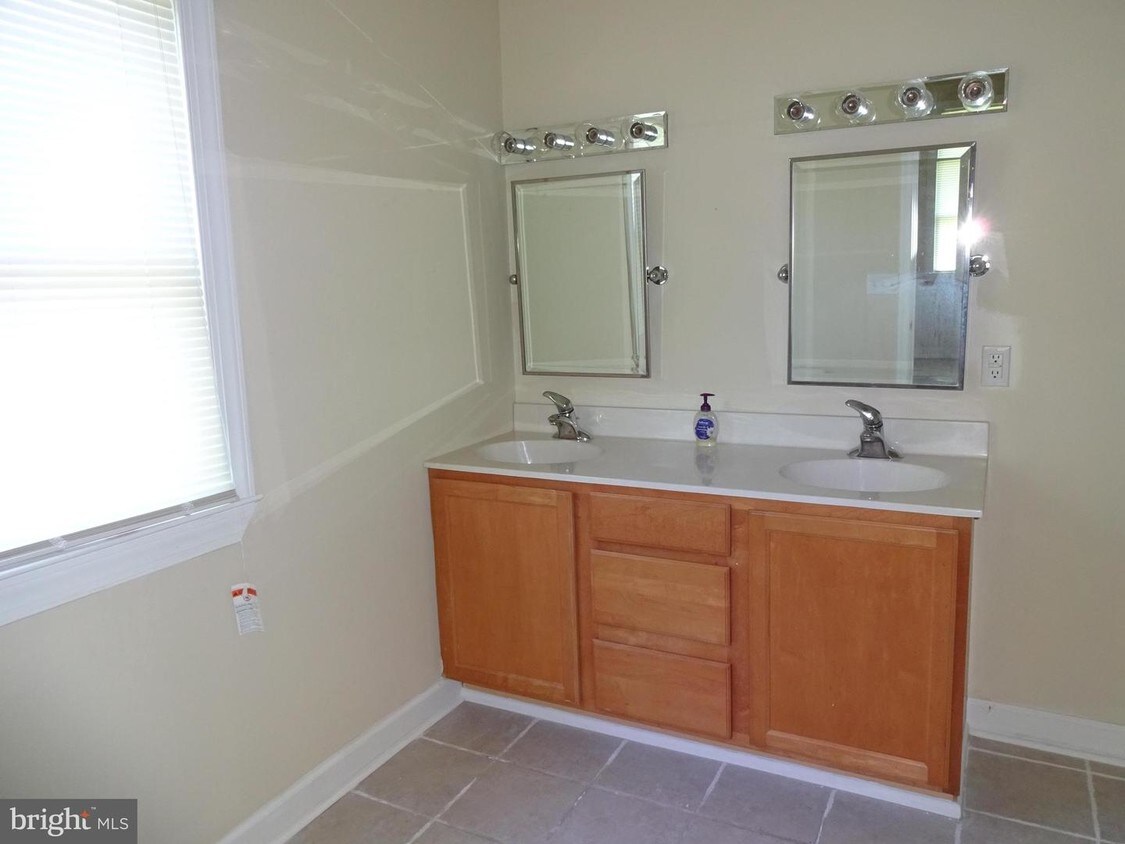 Primary Photo - 117 Linthicum Dr