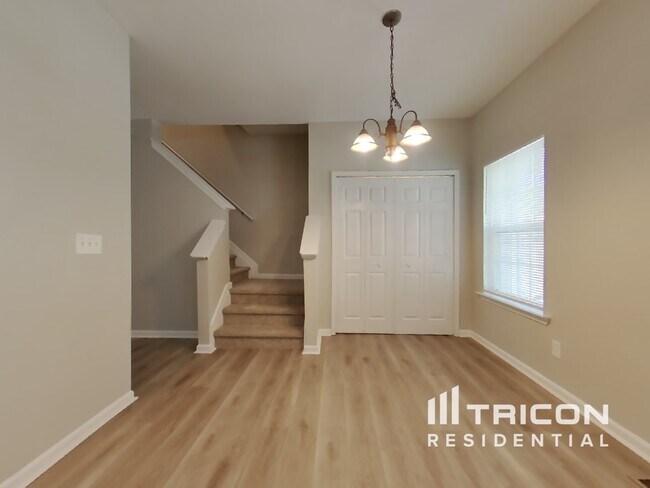 Building Photo - 728 Celeste Ln