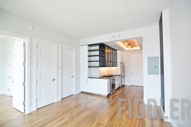 Building Photo - 44-41 Purves St