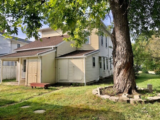 Building Photo - 548 E Pearl St