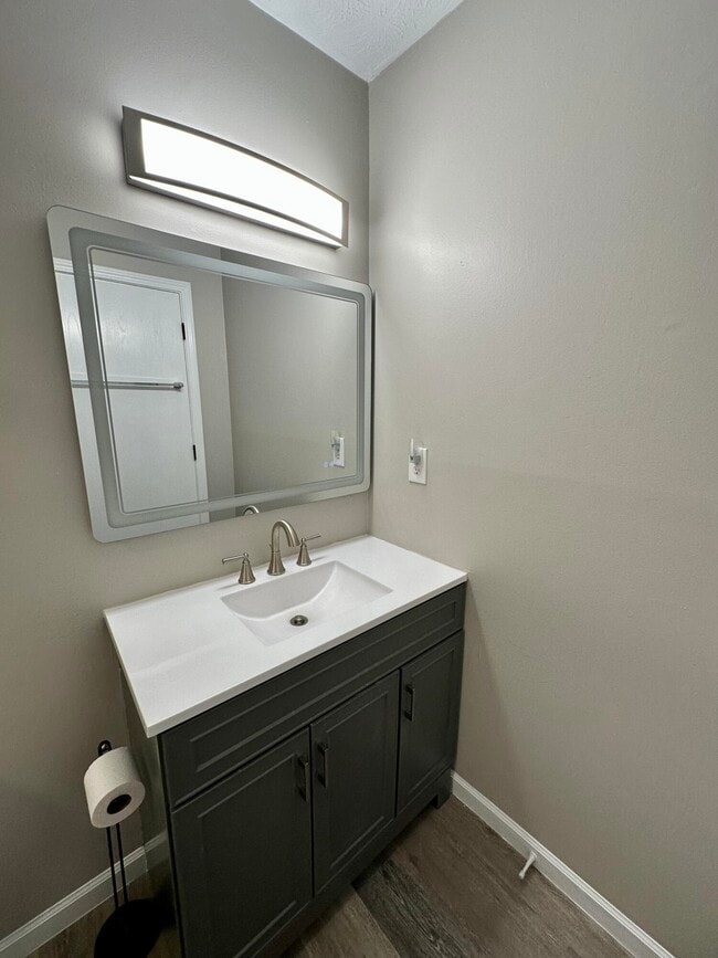 Building Photo - 3353 Kenesaw Dr