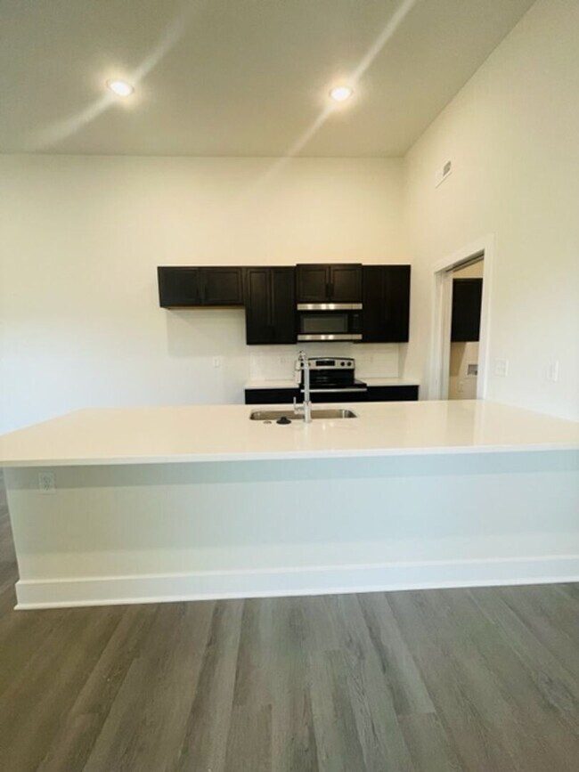 Building Photo - 11619/21 Harry Ct