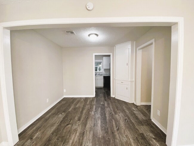 Building Photo - 1307 Downing St