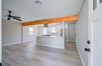 Building Photo - 411 Oaklawn St