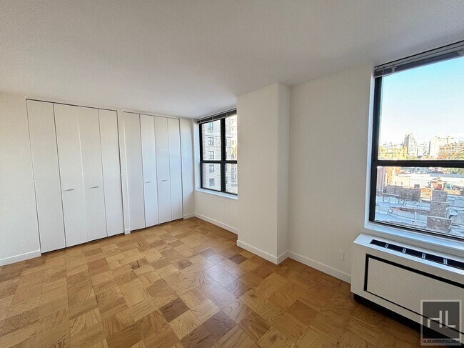 Foto del edificio - HUGE NO-FEE 1 BED WITH BEAUTIFUL VIEWS IN ...