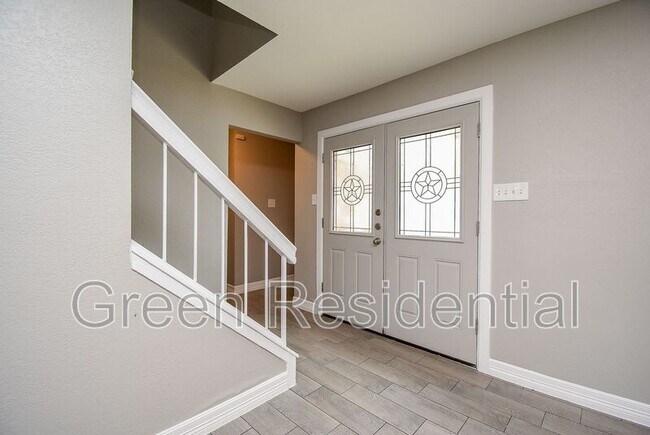 Building Photo - 2110 Hilton Head Dr