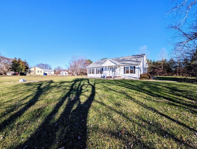 Building Photo - Charming 3-Bed, 2-Bath Home with Cozy Fire...