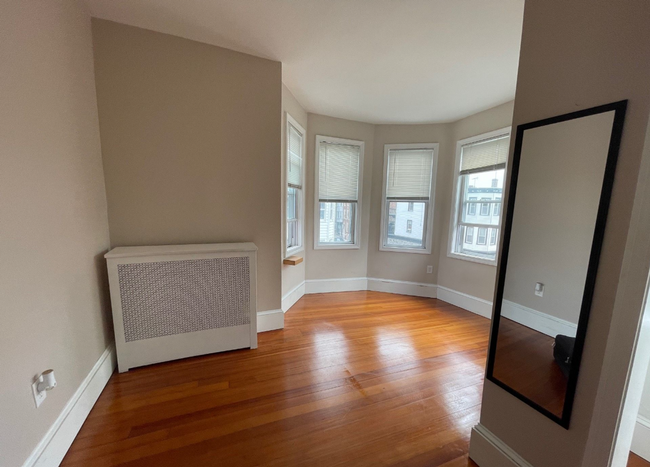 Foto del edificio - Beautiful 4 Bed Unit Right In East Boston