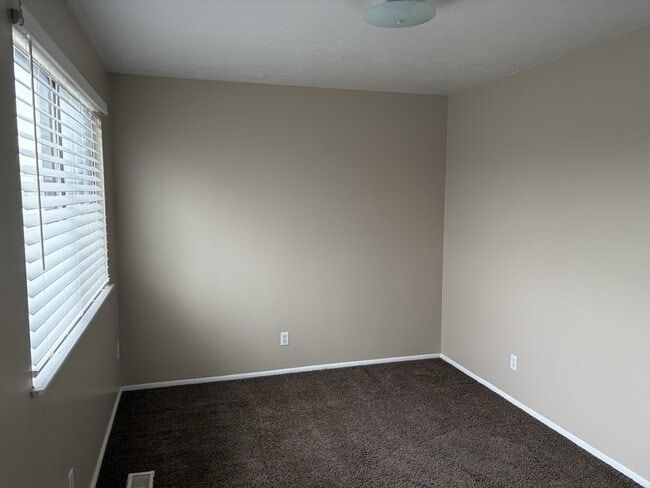 Building Photo - 195 S Fort Ln