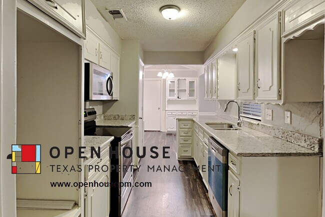 Foto del edificio - 2501 Sierra Ln Plano